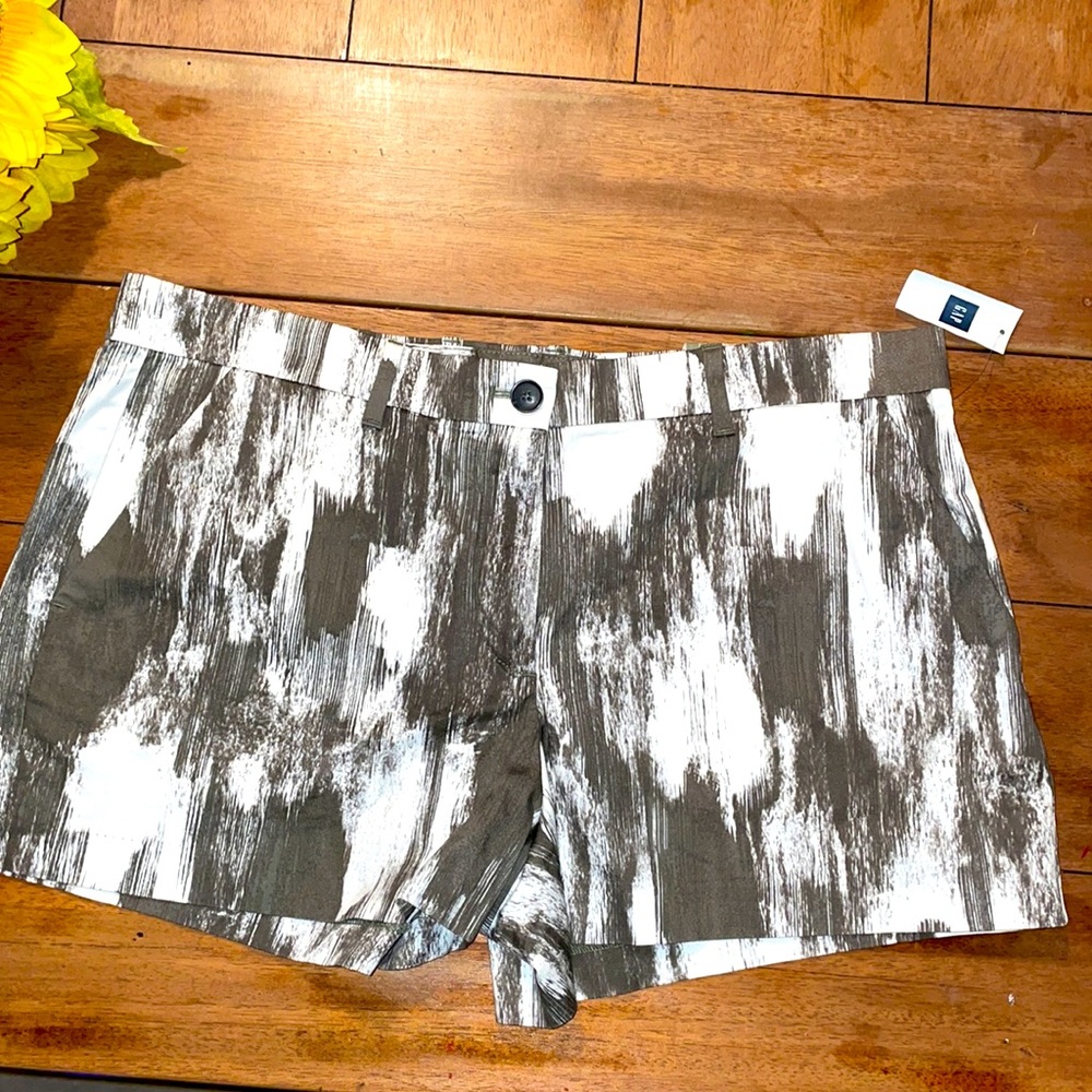 🆕Olive green women’s Gap midi shorts Sz. 10R